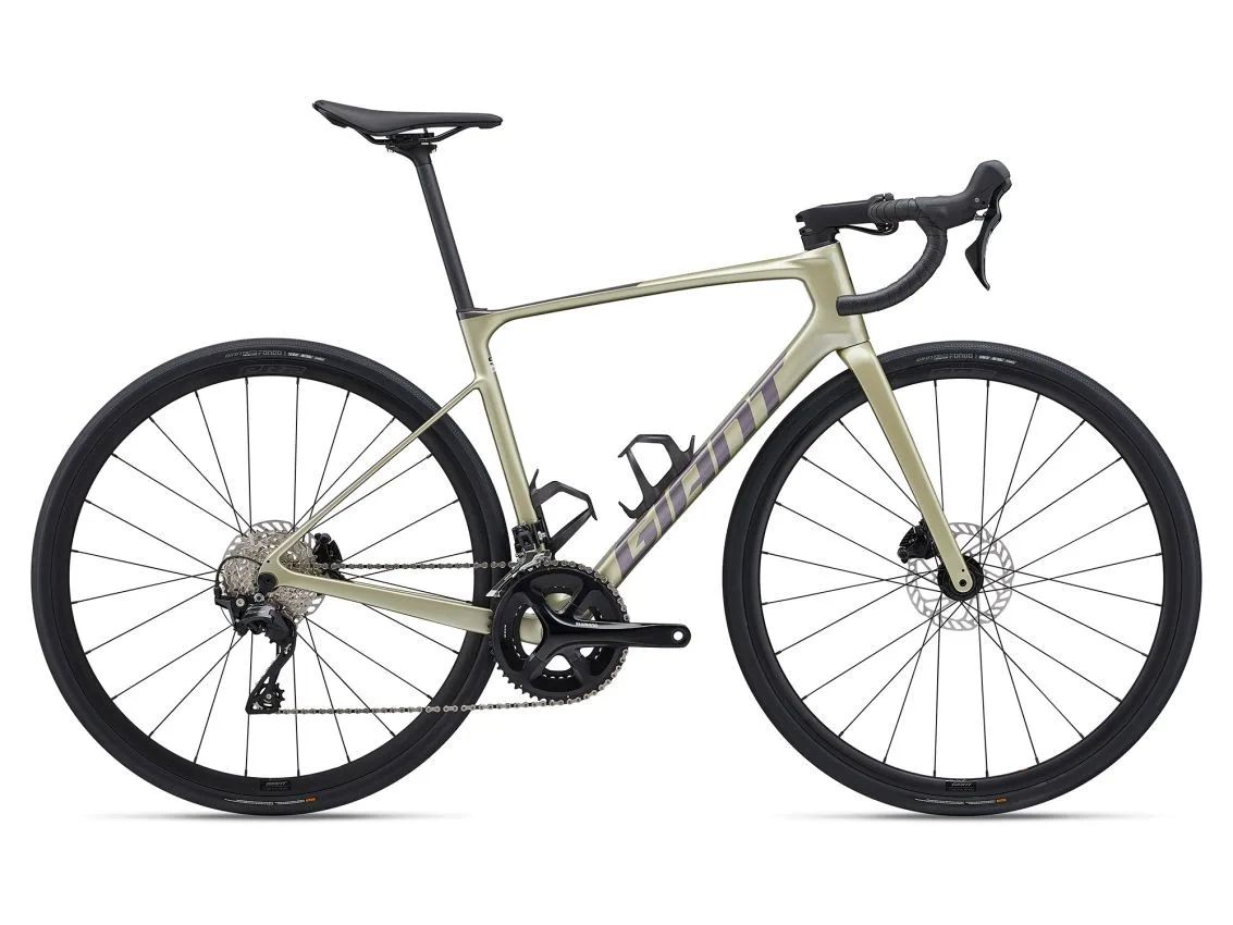 Giant DEFY ADVANCED 2 — bicicleta Estrada