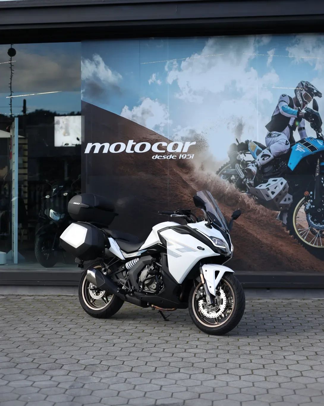 CFMOTO 650GT 2025 — Touring 649cc