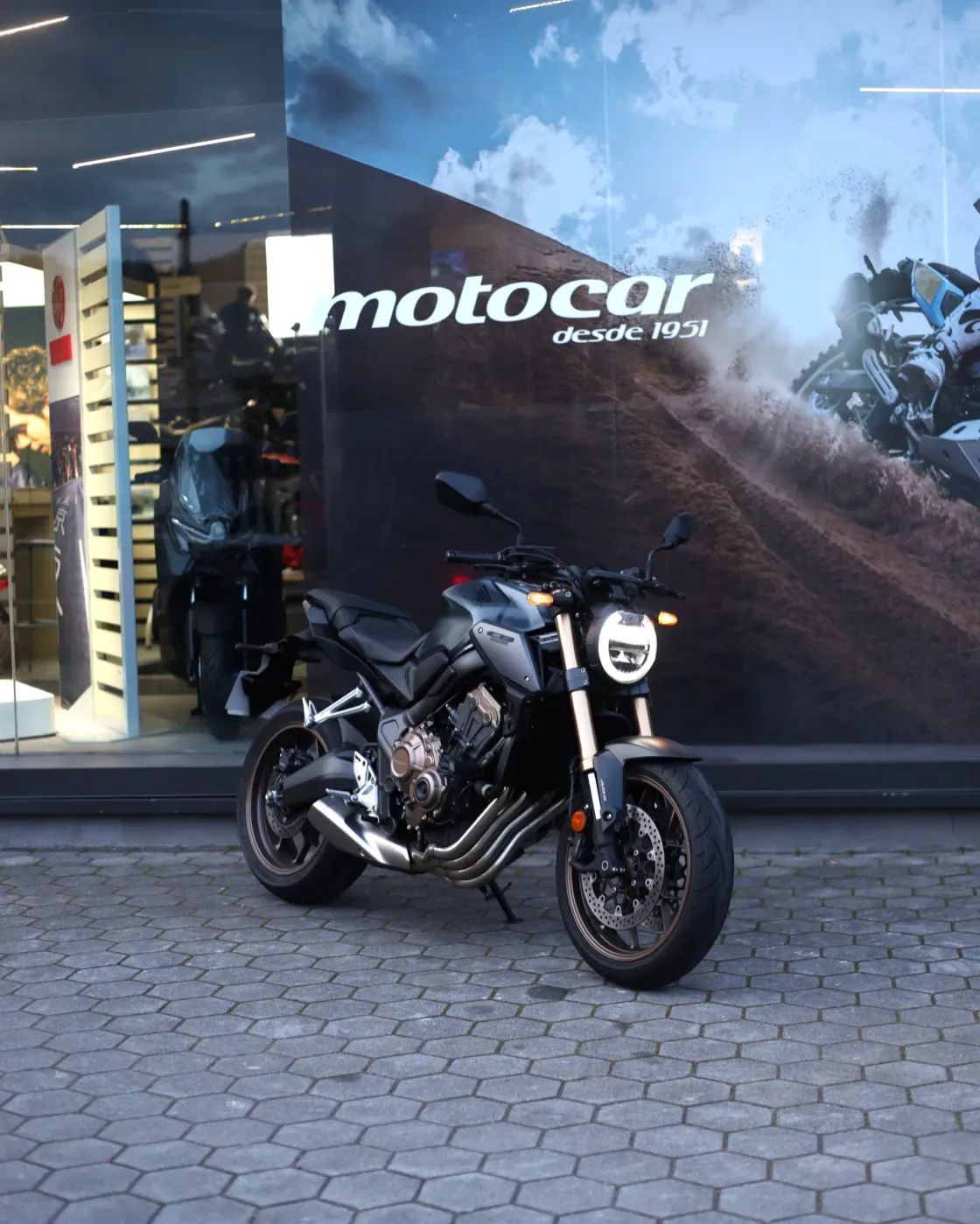 Honda CB650R 2023 — Naked 649cc