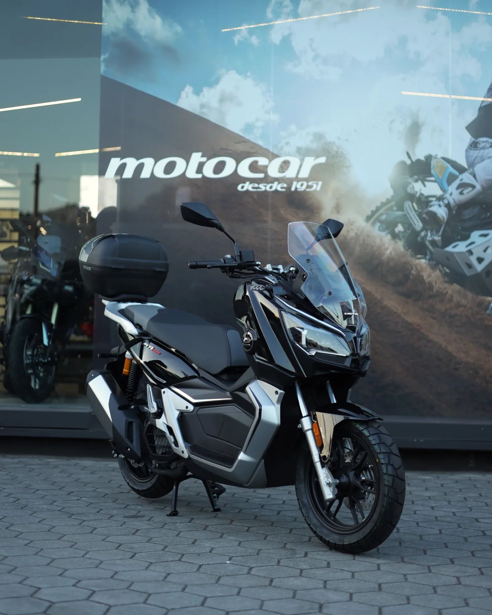 QJ Motor ATR 125 — Scooters 125cc