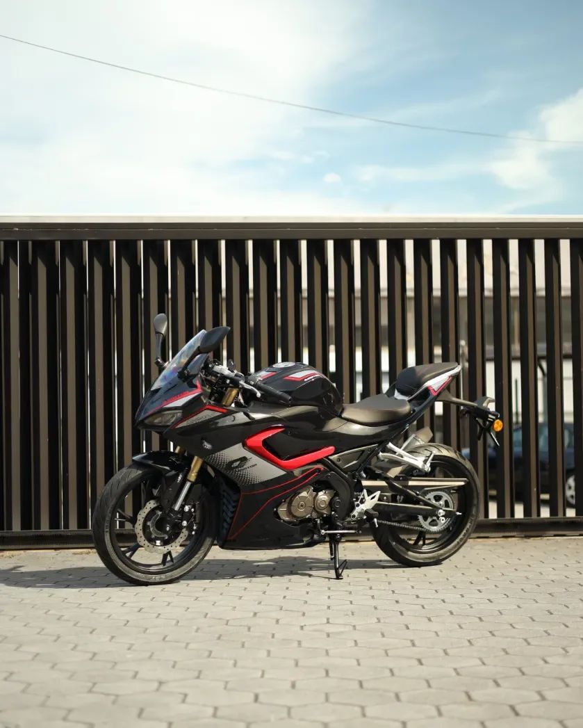 QJ Motor SRK 125 R — Street 125cc