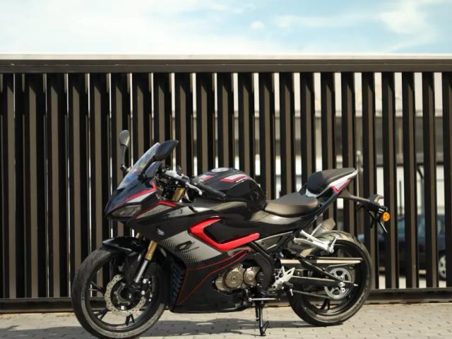 QJ Motor SRK 125 R — Street 125cc