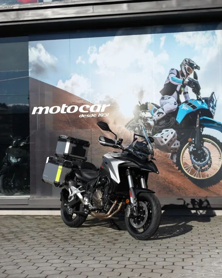QJ Motor SRT 700 On Road — Adventure 698cc