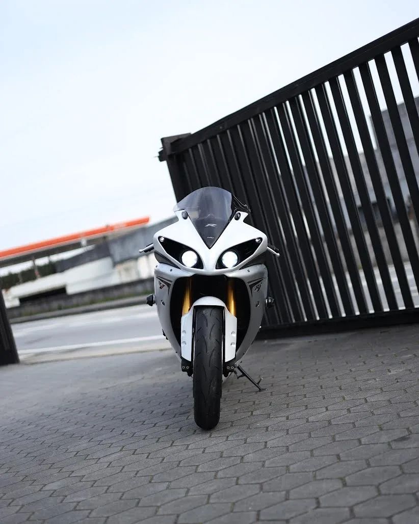 Yamaha R1 — Sport 998cc