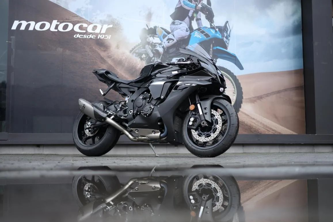 Yamaha R1 — Sport 998cc