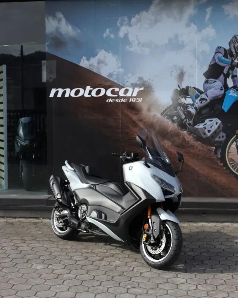Yamaha TMAX TECH MAX 2026 — Scooter 560cc