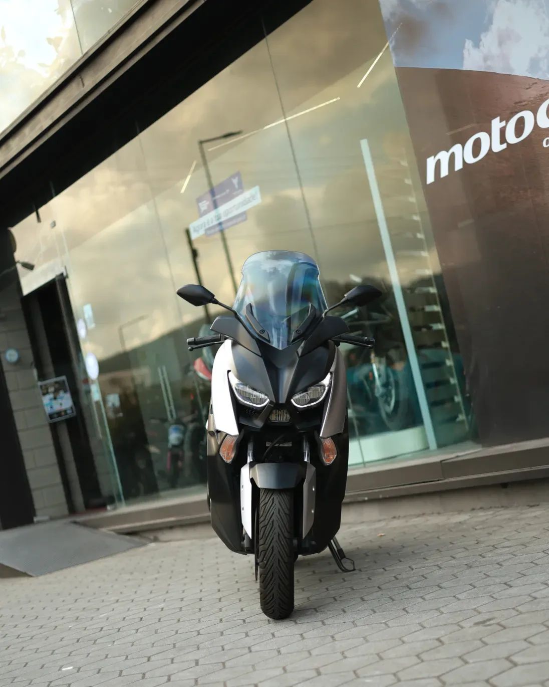 Yamaha XMAX 300 2018 — Scooter 292cc