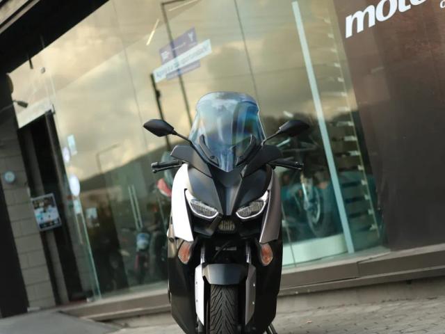 Yamaha XMAX 300 2018 — Scooter 292cc